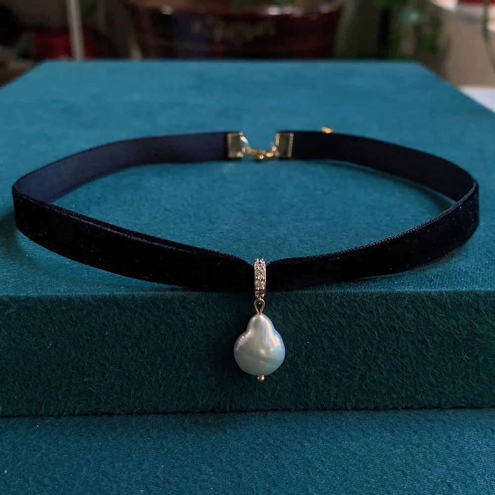 Pearl Choker Necklace Vintage - Черное бархатное колье с лентой, нерегулярная