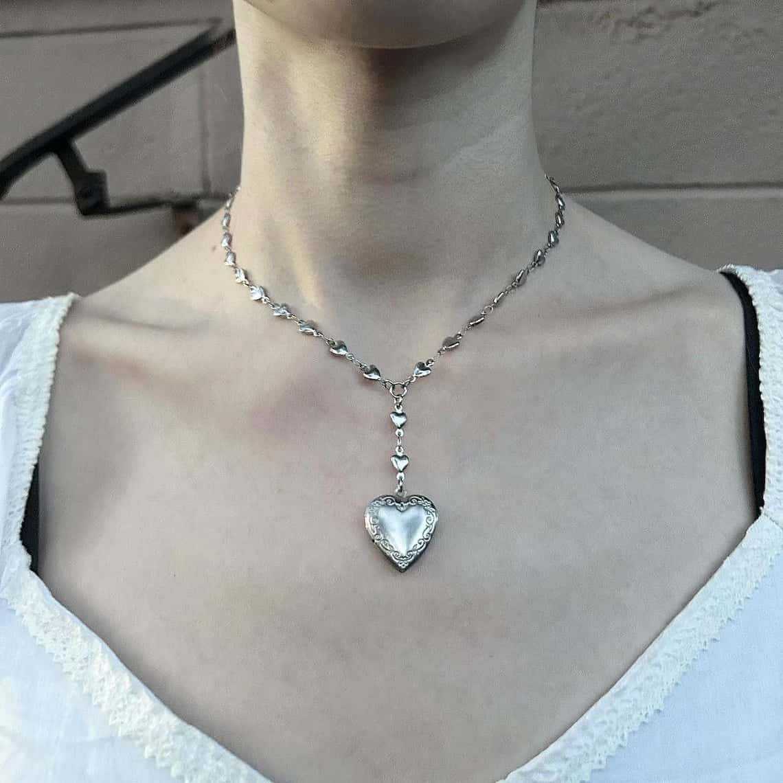 Heart Locket Necklace Photo - Ожерелье-цепочка-лариат с четками и подвеской-медальон в