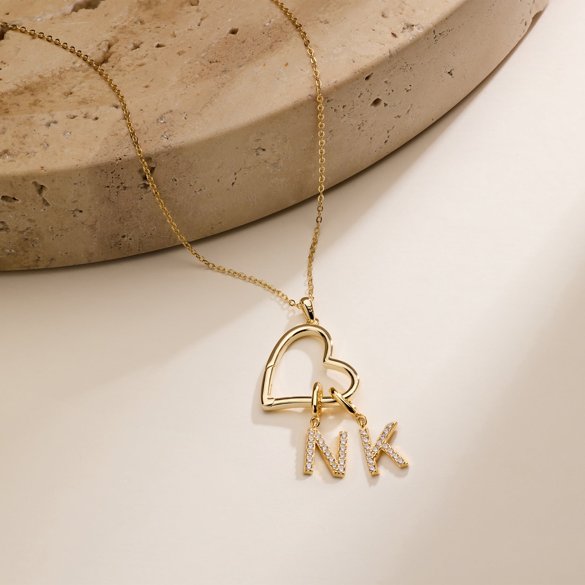 Initial Letter Necklace 18K Gold - Индивидуальное колье с подвеской в виде