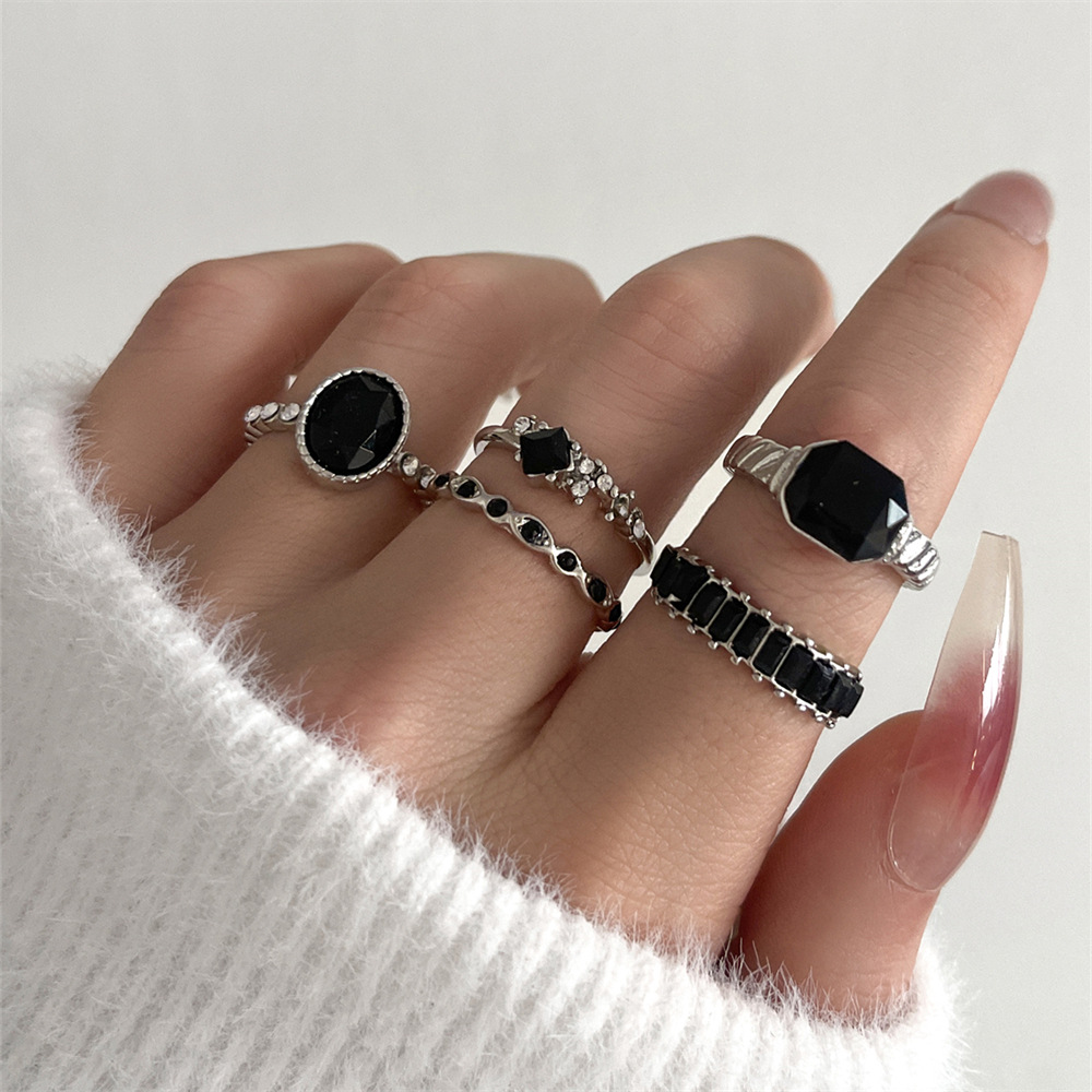 Vintage Punk Knuckle Rings Set - Ретро комплект колец с черным кристаллом