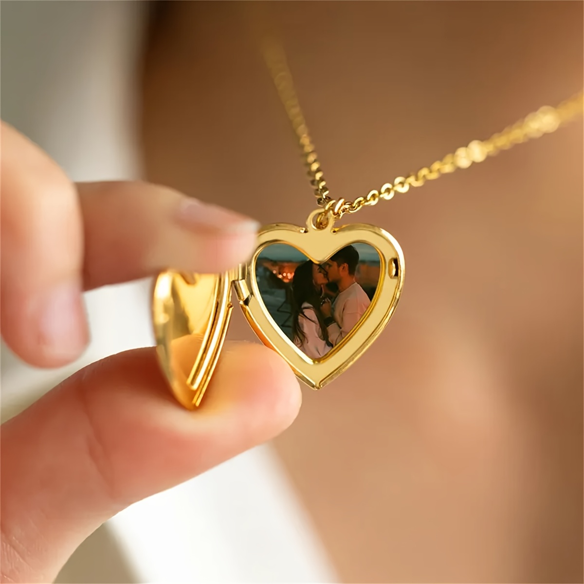 Персонализированное 1/2 изобра – обзор и цена Heart Locket Necklace Photo