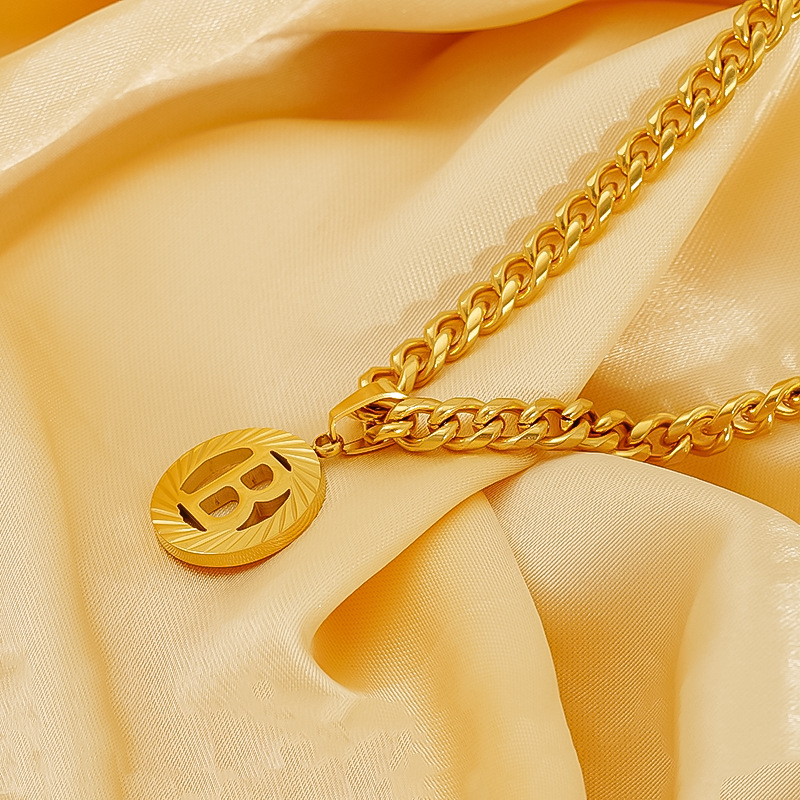 Кубинская цепочка из нержавеющ – обзор и цена Initial Letter Necklace 18K Gold