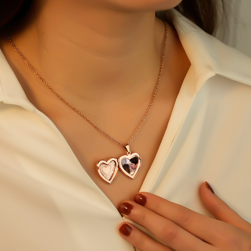 Персонализированное ожерелье-к – обзор и цена Heart Locket Necklace Photo