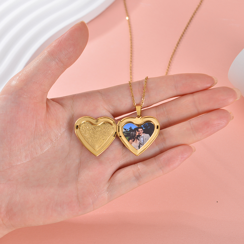 Персонализированное ожерелье-к – обзор и цена Heart Locket Necklace Photo