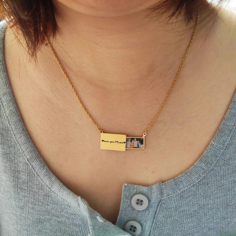 Персонализированное ожерелье-м – обзор и цена Heart Locket Necklace Photo