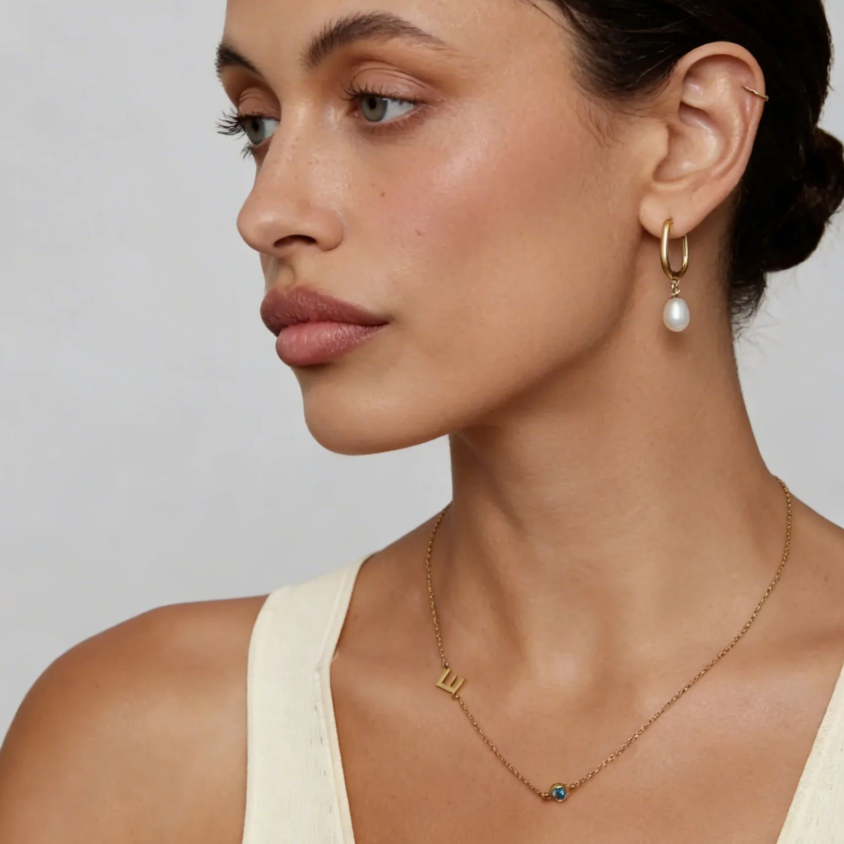 Ожерелье с инициалом и камнем  – обзор и цена Initial Letter Necklace 18K Gold