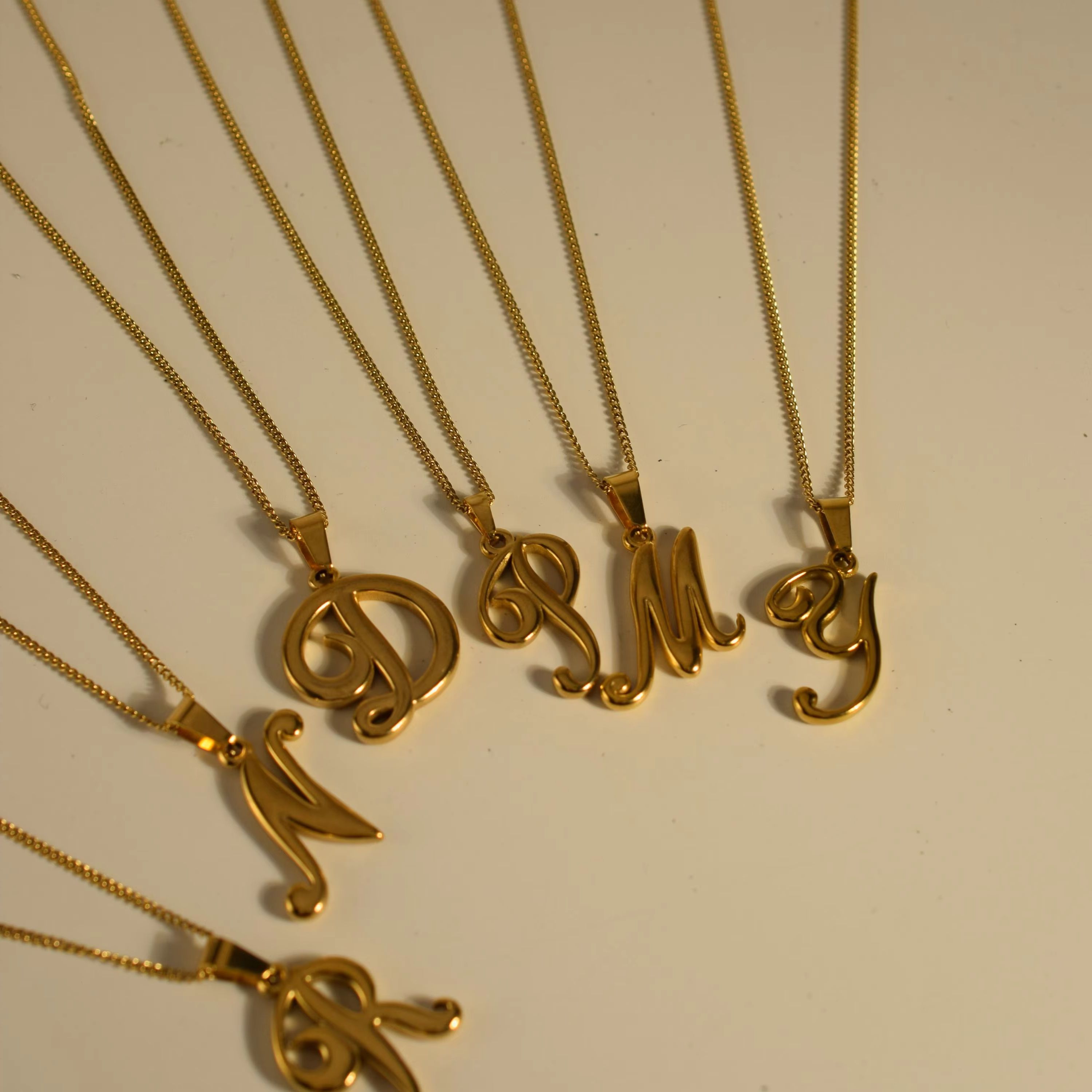 Винтажный кулон с алфавитом из – обзор и цена Initial Letter Necklace 18K Gold